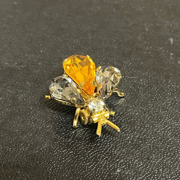 Vintage Jewelry - Small Winged Insect Brooch